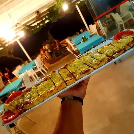 Oba 09 Restaurant-motel-beach فندق مبيت وإفطار مرمريس